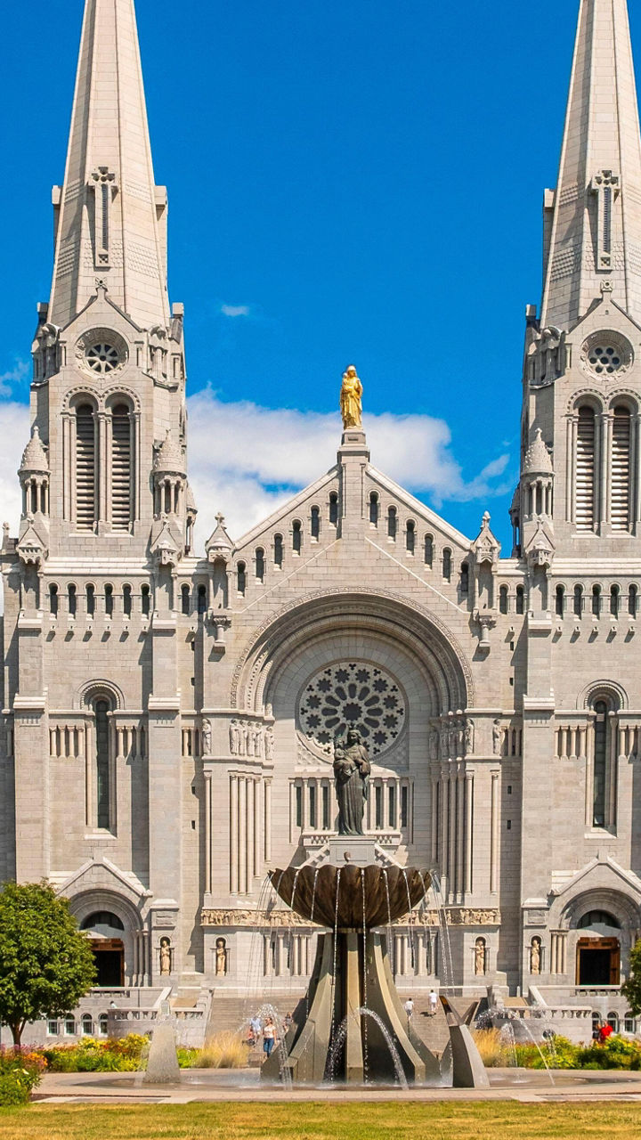 Shrine of Sainte-Anne-de-Beaupré & Albert Gilles Copper Art Museum