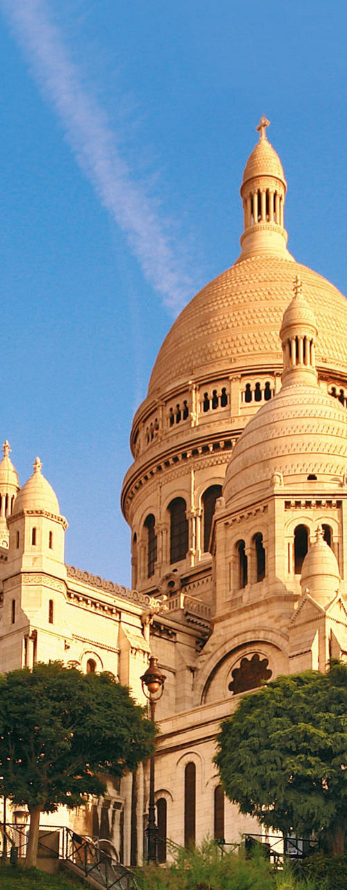 Sacre-Coeur Basilica under clear blue sky