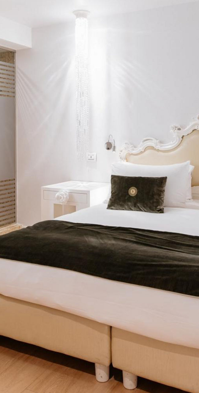 Elegant Hotel Room with Modern Amenities
