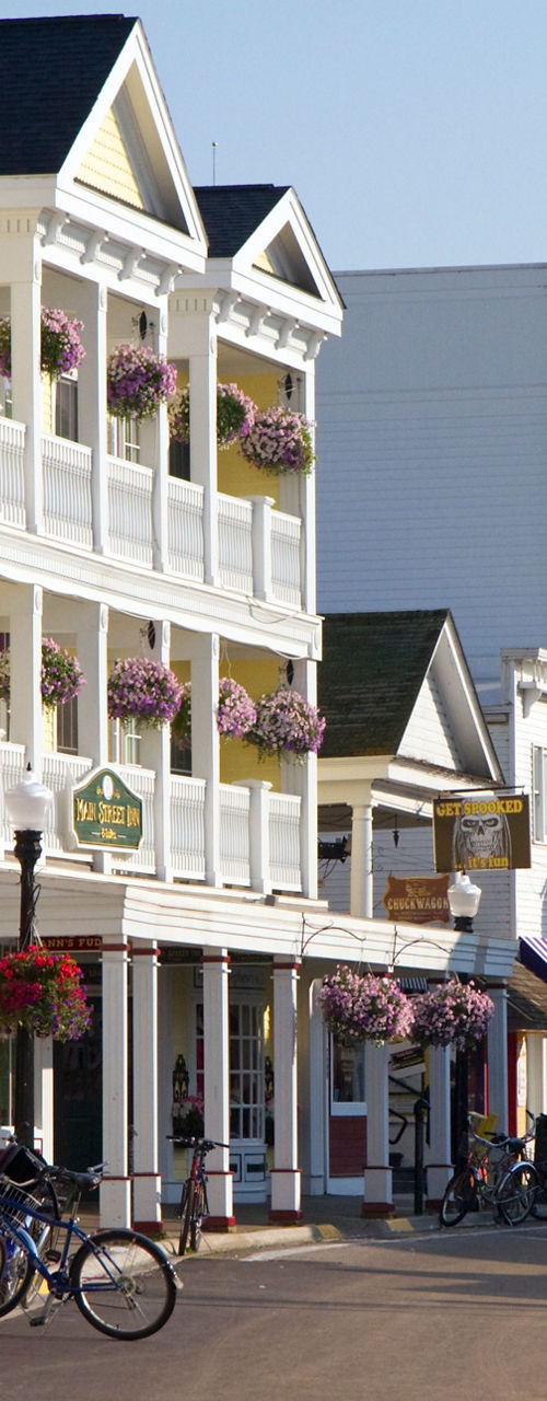 Charming street view of Mackinac Island