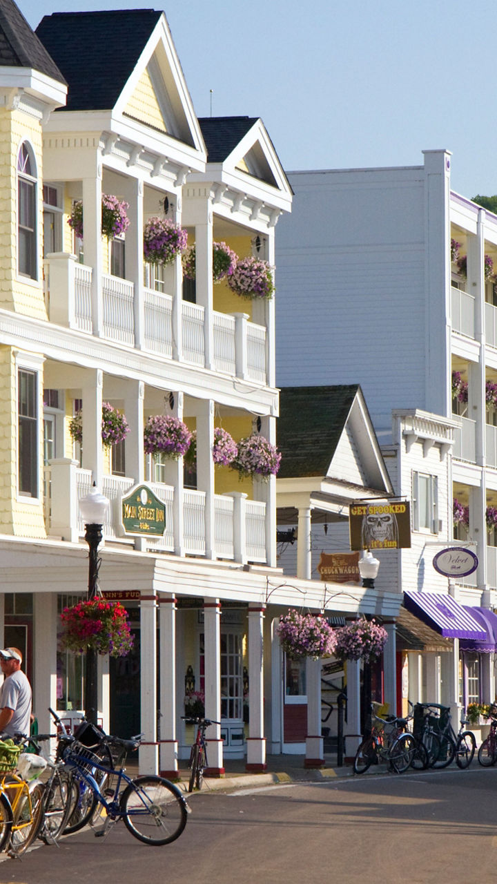 Charming street view of Mackinac Island