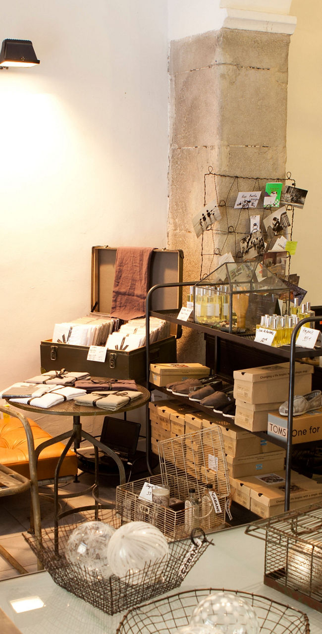 Cozy boutique with rustic decor elements
