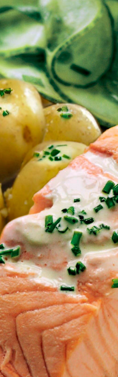 Salmon fillet with potatoes and cucumber