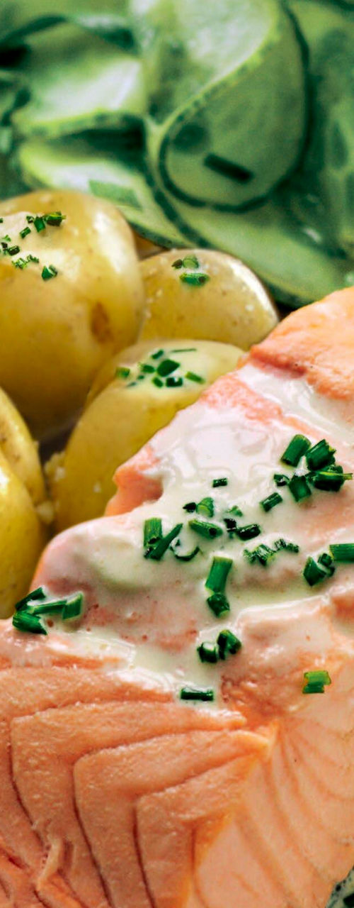 Salmon fillet with potatoes and cucumber