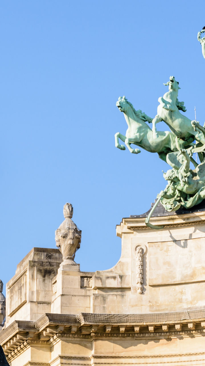 Charles de Gaulle statue in Paris