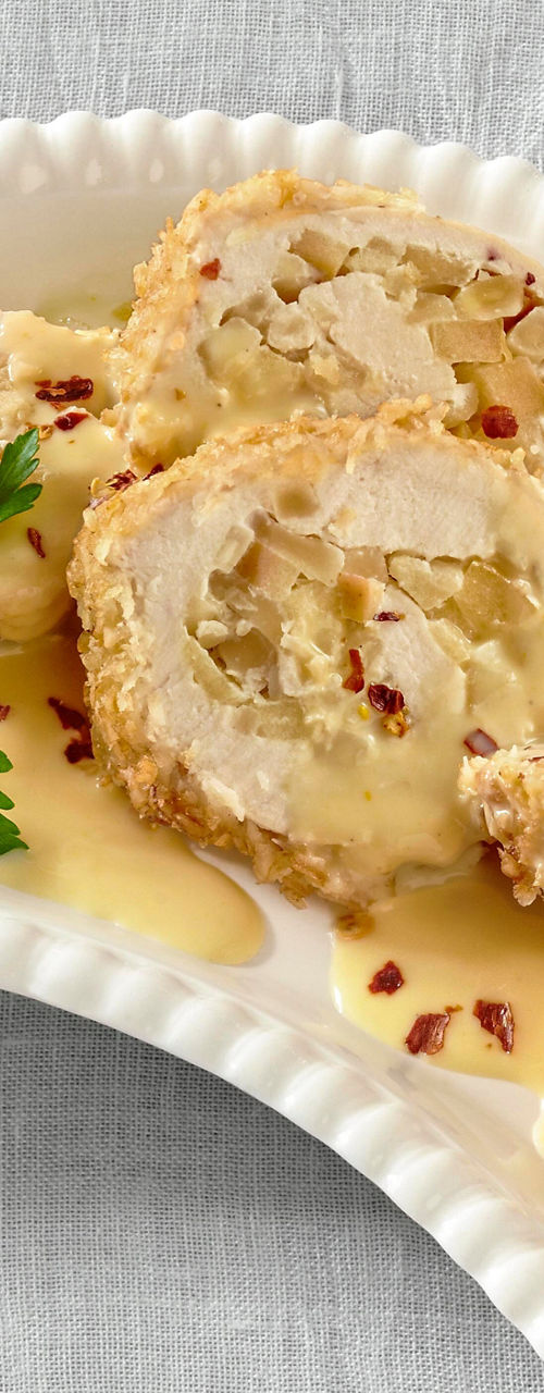 Breaded chicken rolls with creamy sauce