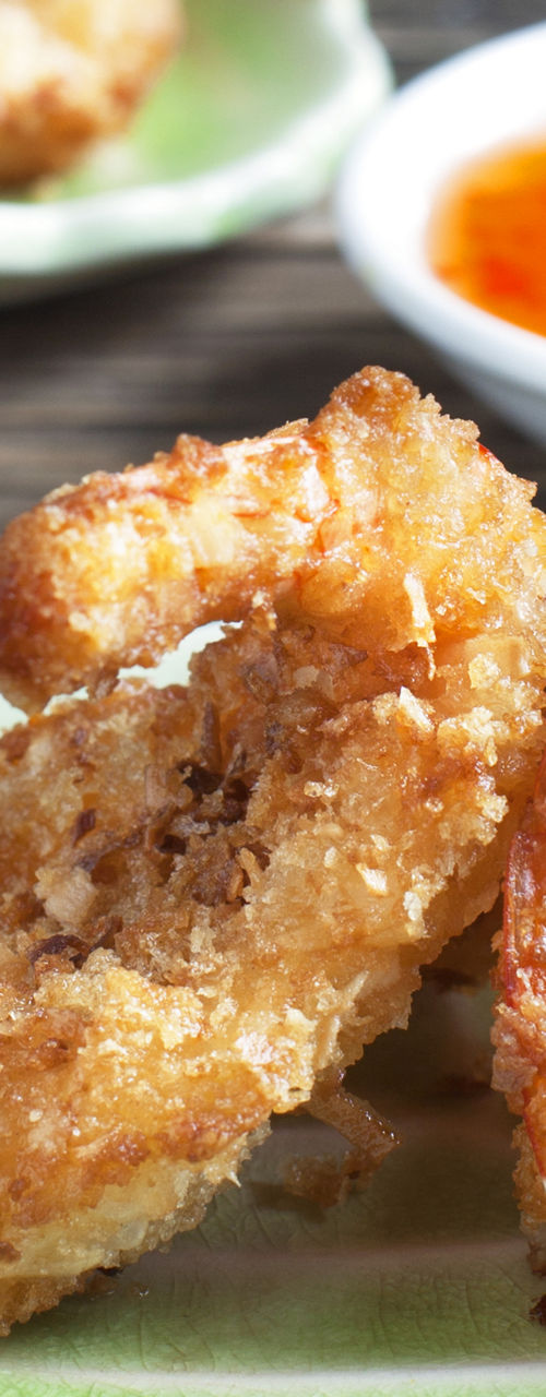 Crispy shrimp with dipping sauce