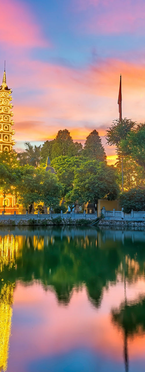 Tran Quoc Pagoda at sunset with reflection