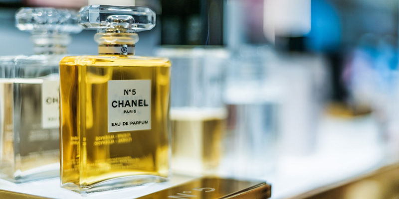 Chanel N°5 Eau de Parfum display