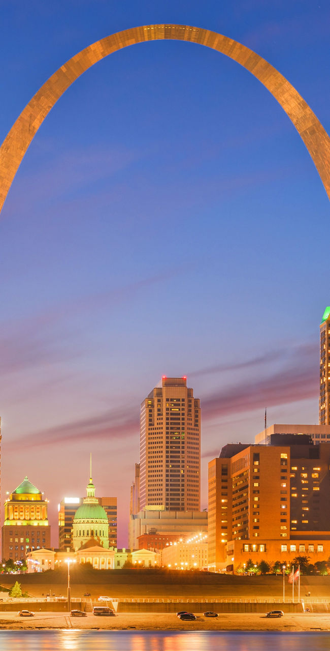 St. Louis skyline with Gateway Arch at dusk
