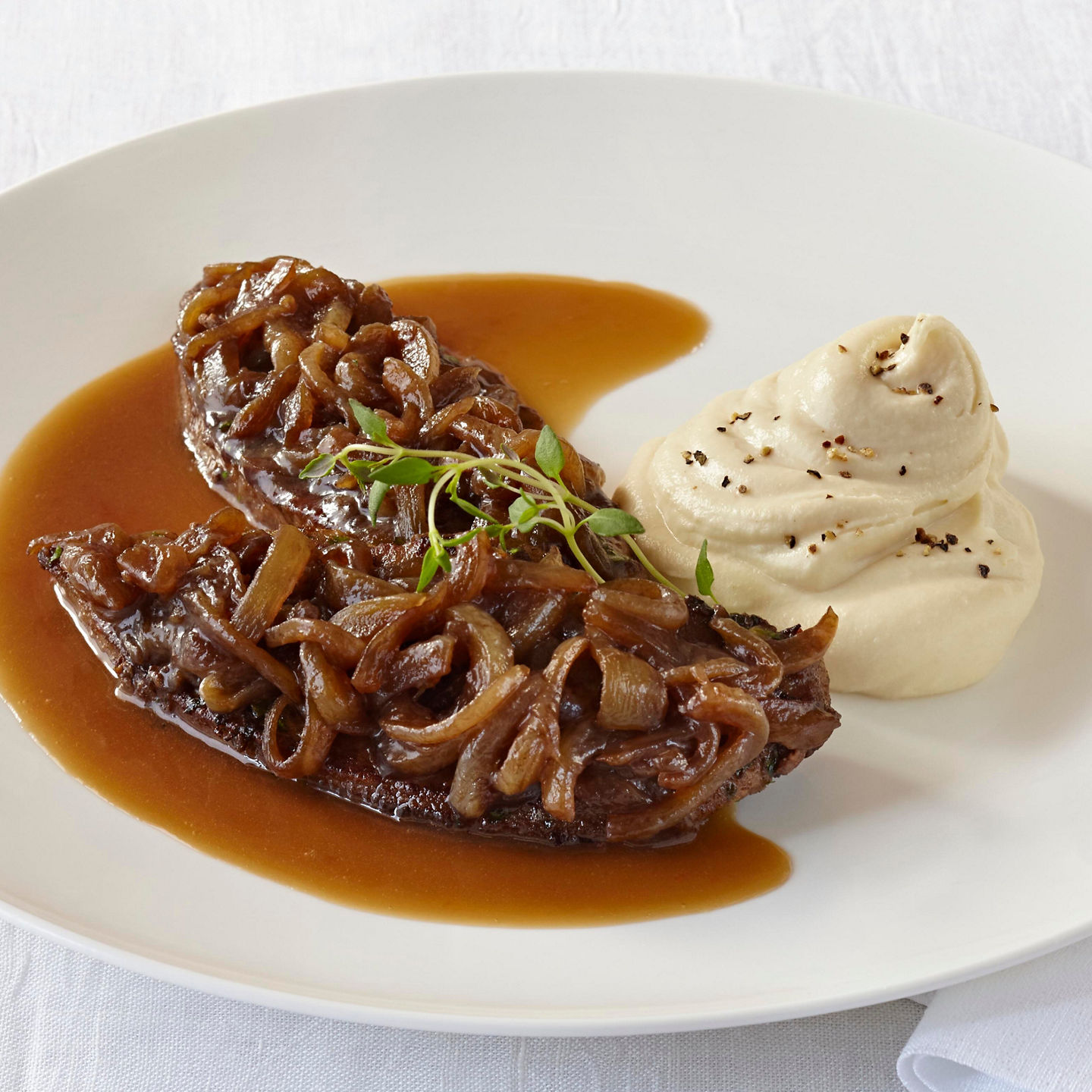 Braised beef with onions and mashed potatoes