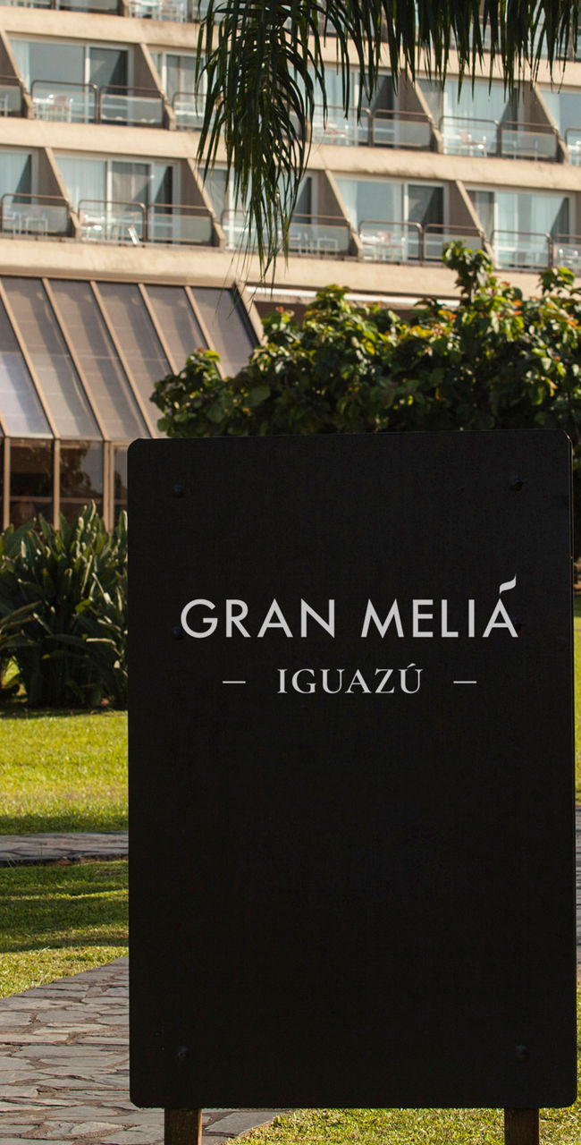 Gran Meliá Iguazú hotel exterior with lush greenery