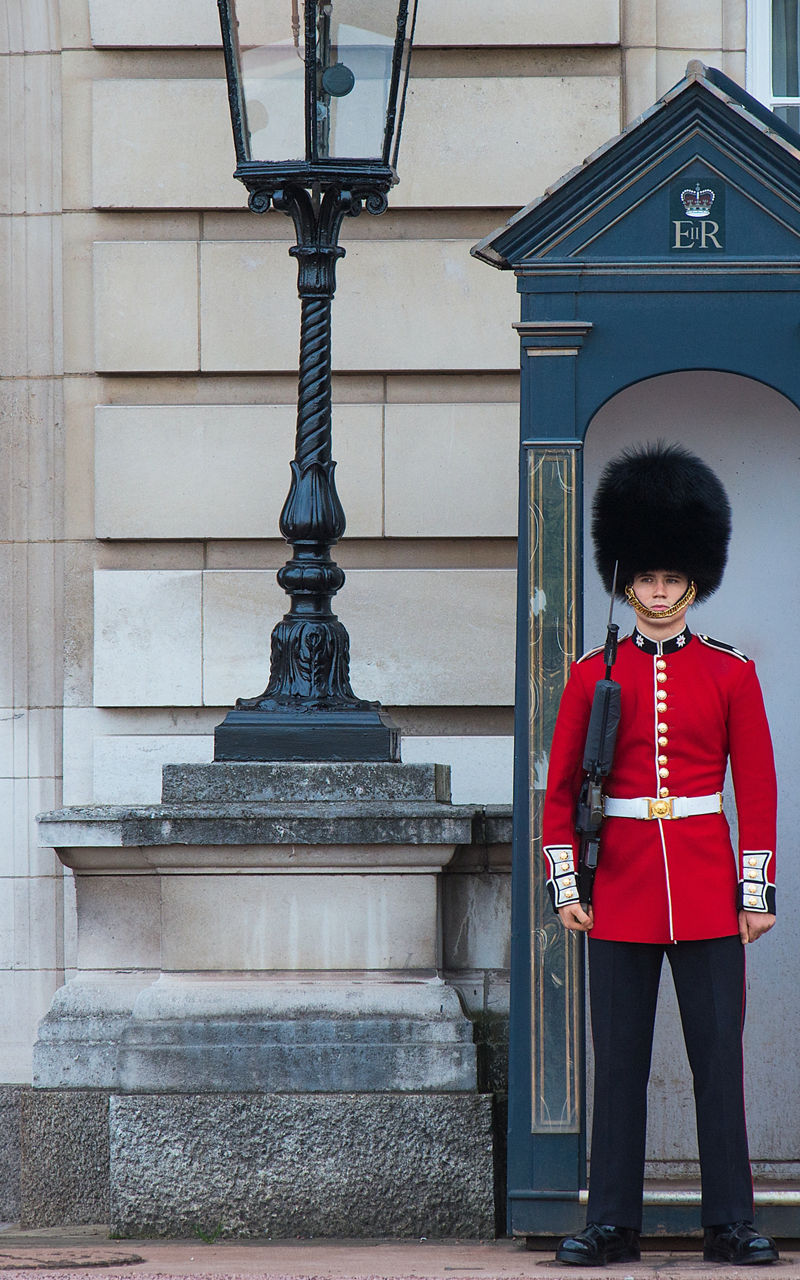 Royal guard at Buckingham Palace entrance
