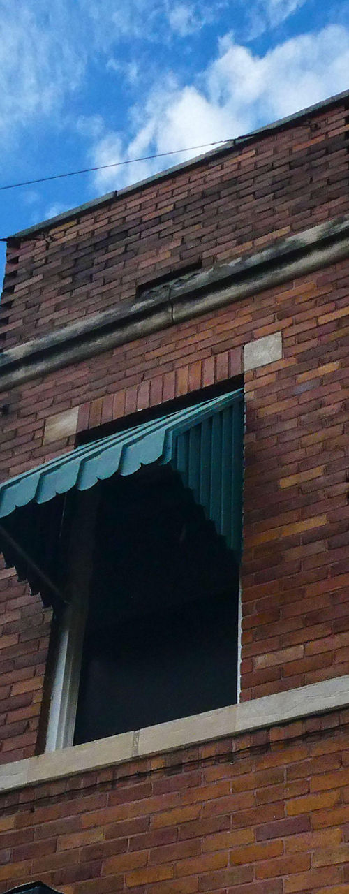 Sun Studio building with guitar sculpture