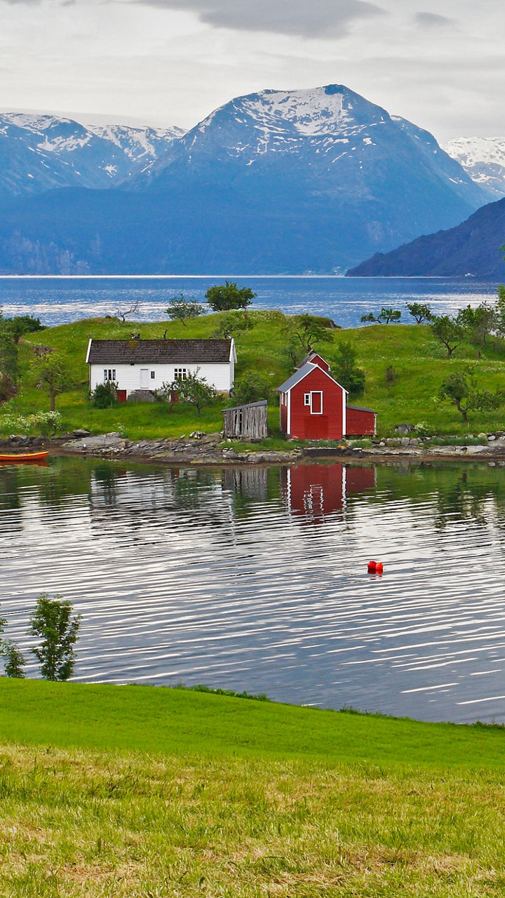 Flightseeing Over Dramatic Fjords