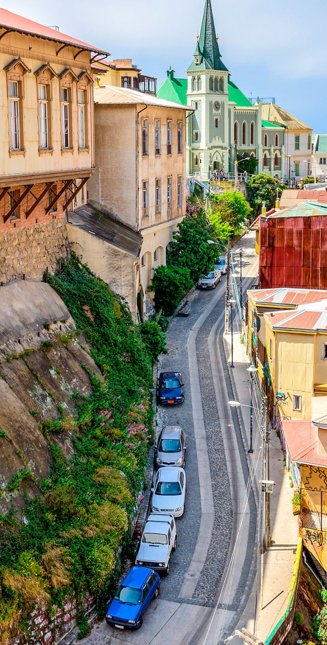 Colorful hillside view of Valparaíso cityscape