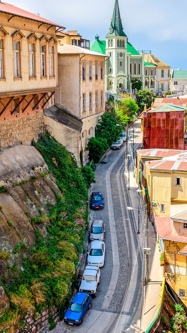 Colorful hillside view of Valparaíso cityscape