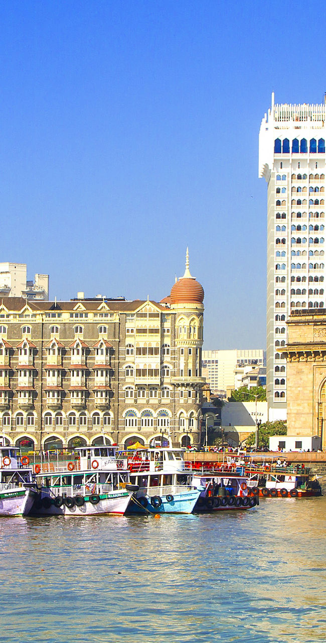 Mumbai Gateway of India waterfront view