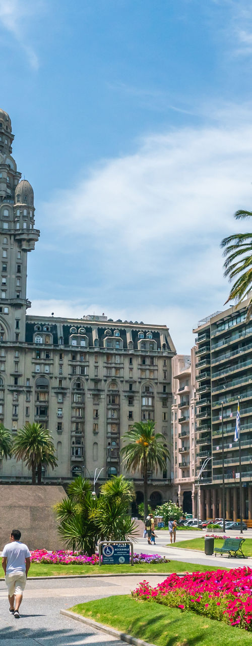 Sunny day at Plaza Independencia, Uruguay