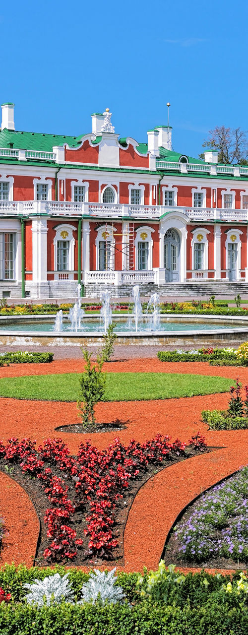Elegant Baroque Palace with Formal Gardens