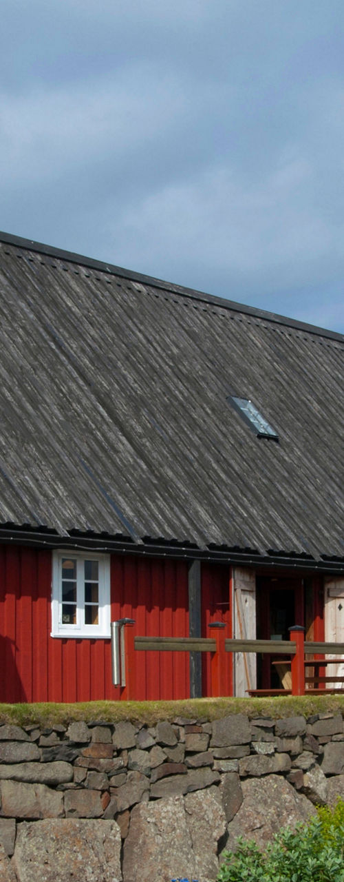Red barn with Icelandic flag in rural setting
