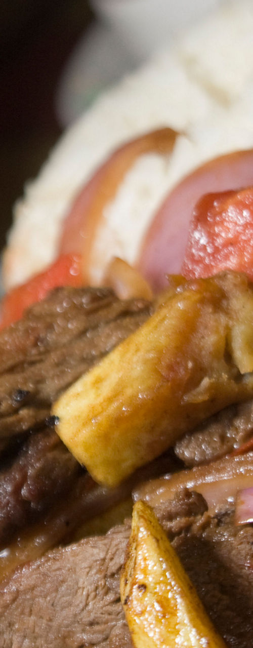 Peruvian beef stir-fry with rice and drink