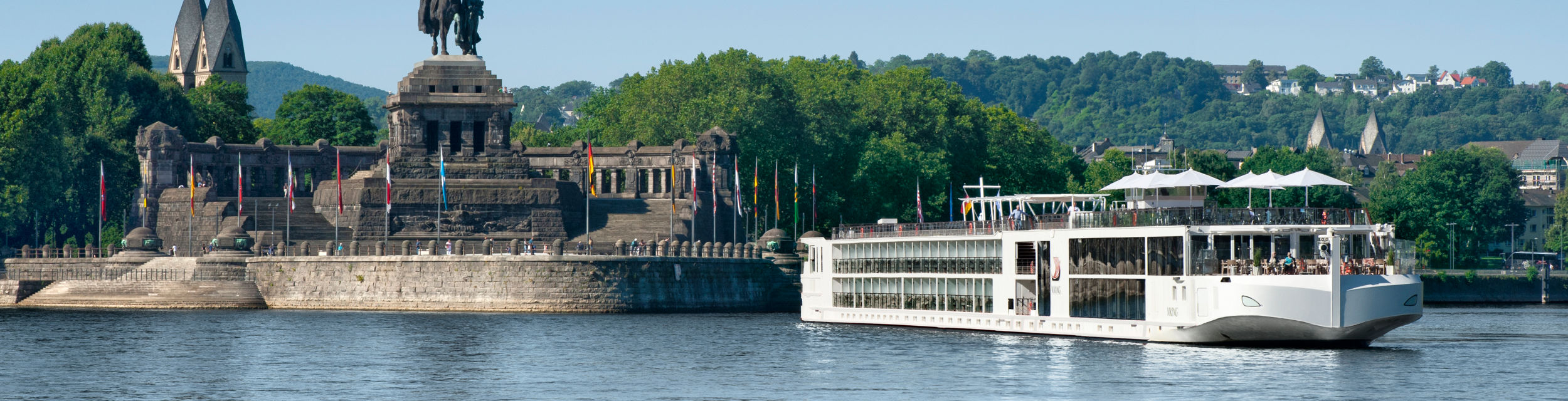 River cruise near historic monument