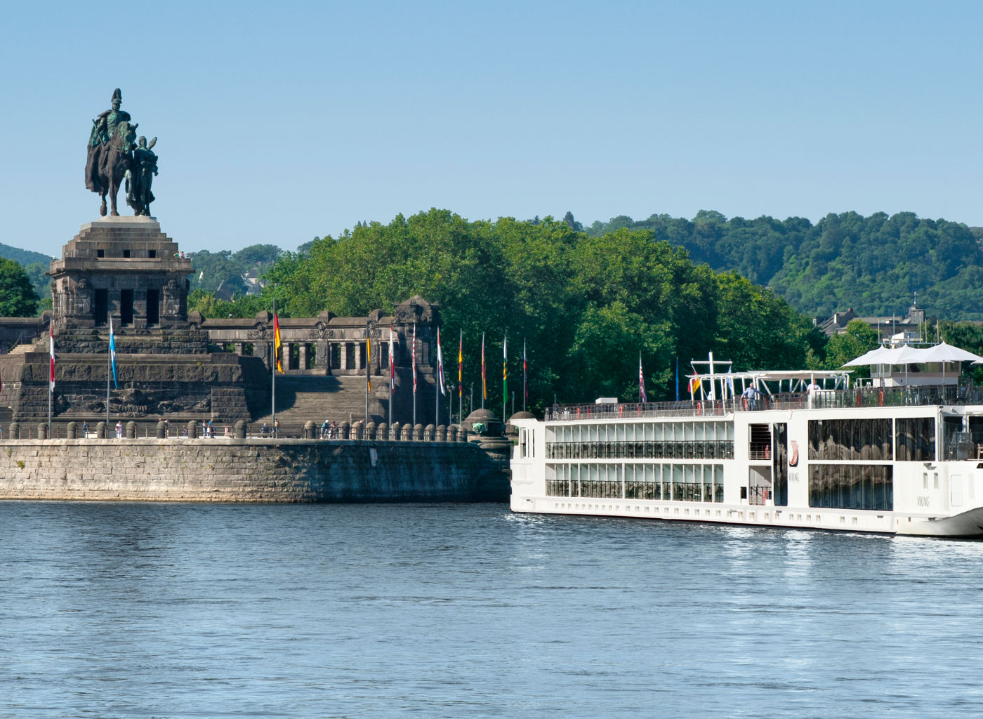 River cruise near historic monument