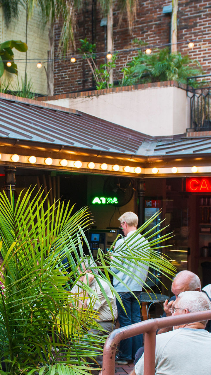 Jazz statue in New Orleans courtyard