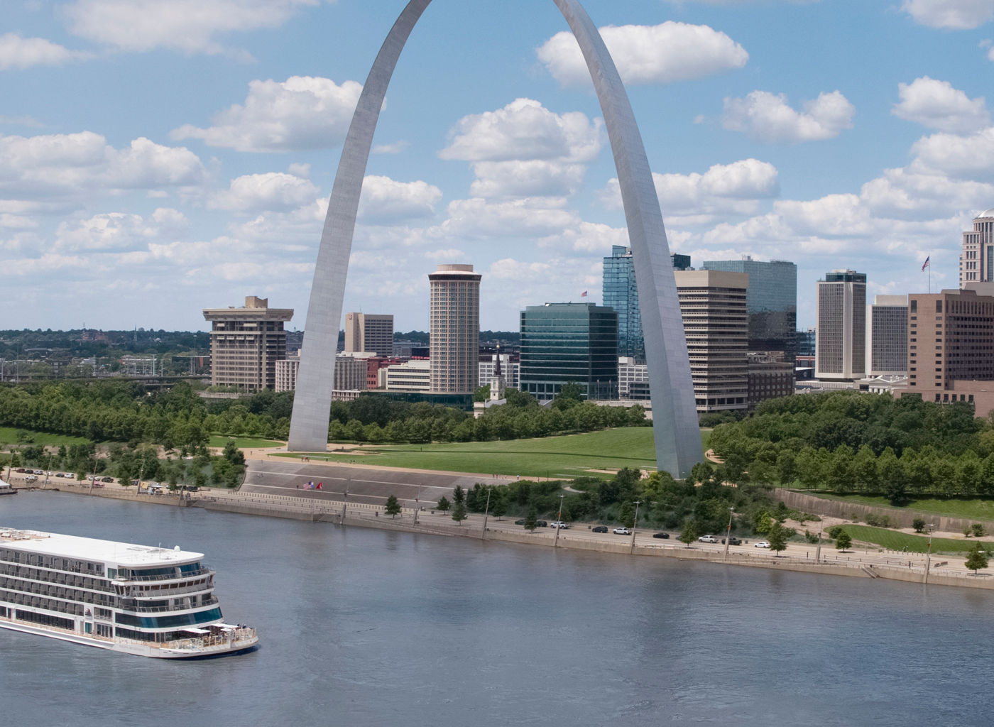 St. Louis Gateway Arch and Riverboat