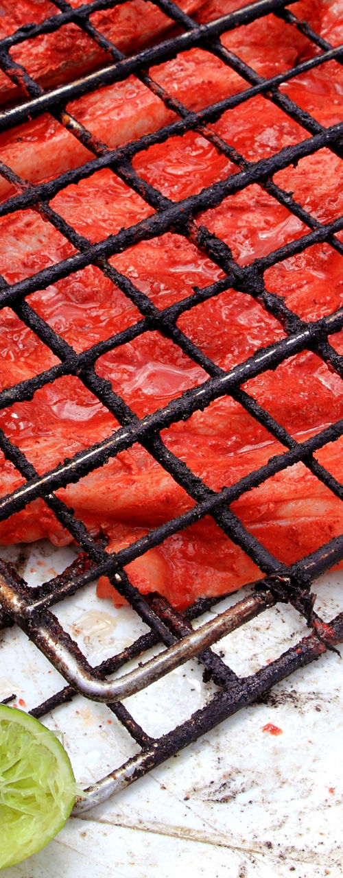 Grilled red fish with fresh limes