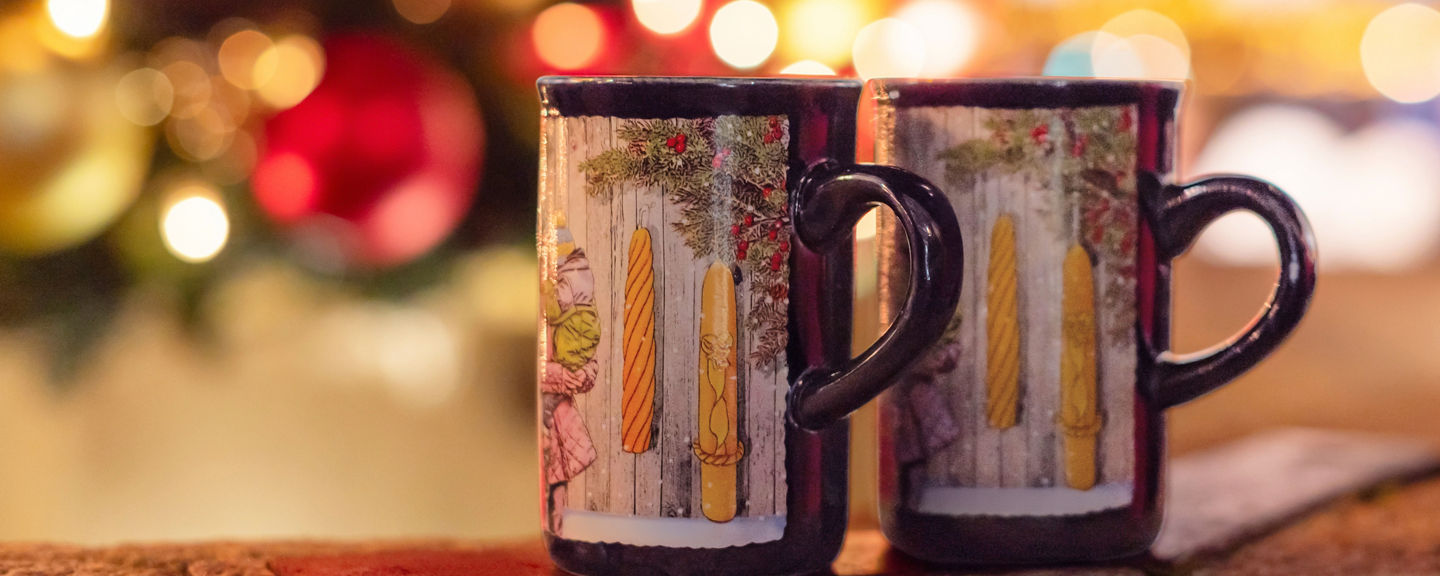 Festive mugs with holiday lights