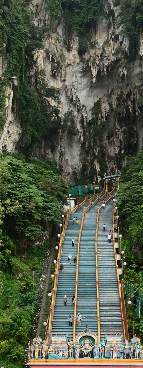 Golden statue at Batu Caves entrance
