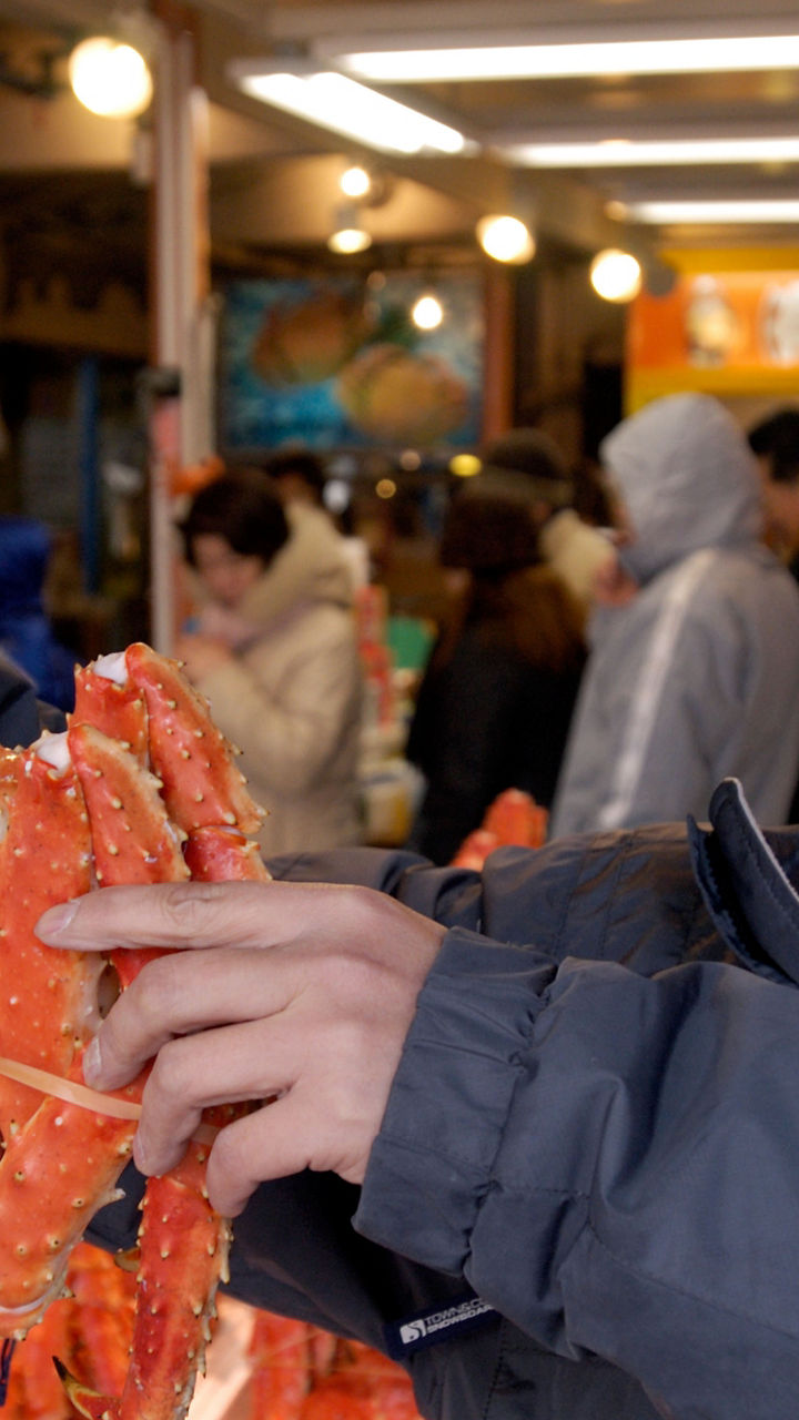 Fresh crab at bustling seafood market
