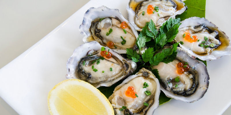 Fresh oysters with herbs and lemon slice