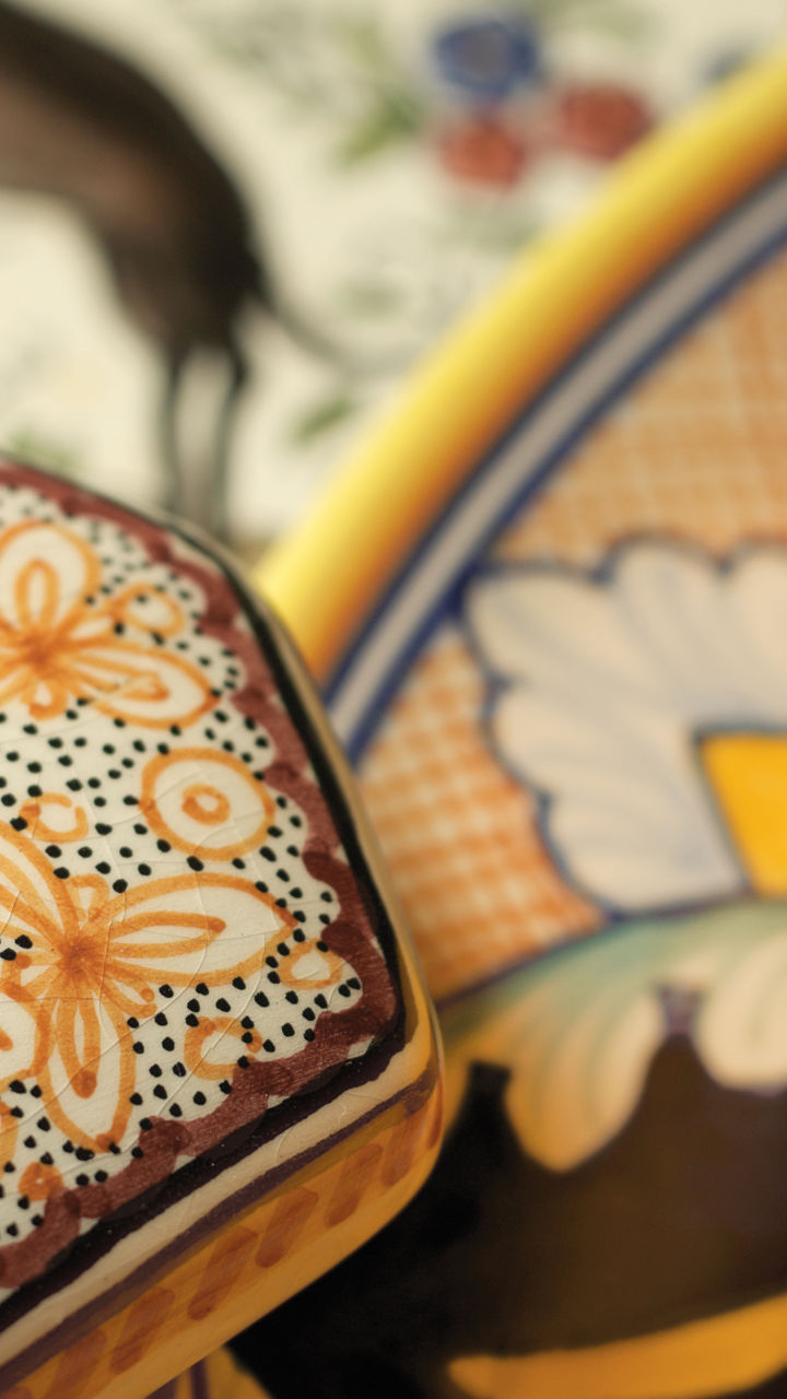 Decorative ceramic plates with lemons