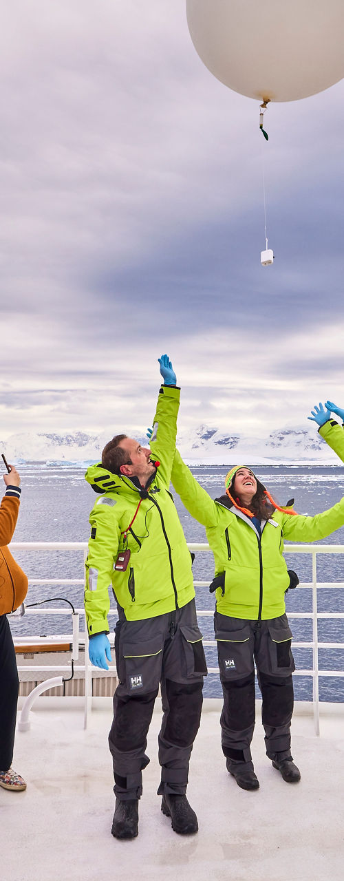 Scientists launch weather balloon in Antarctica