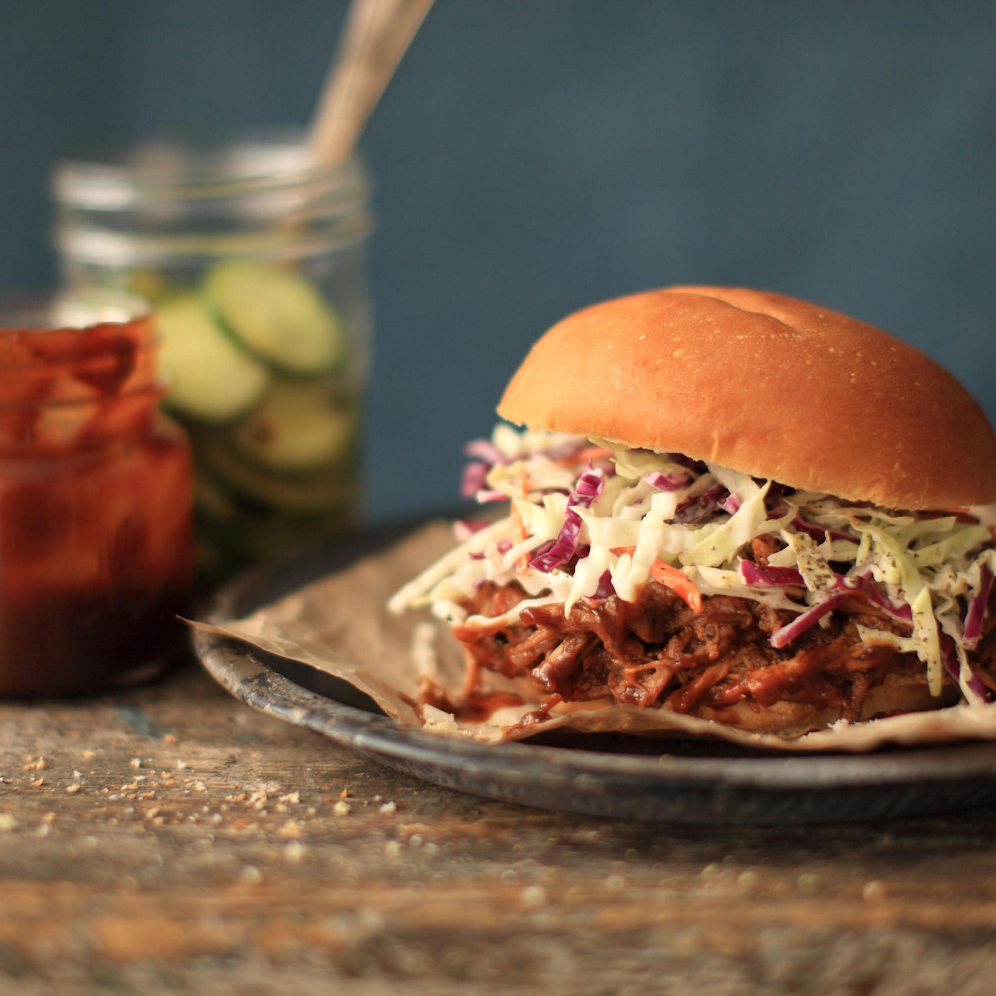 Pulled pork sandwich with coleslaw