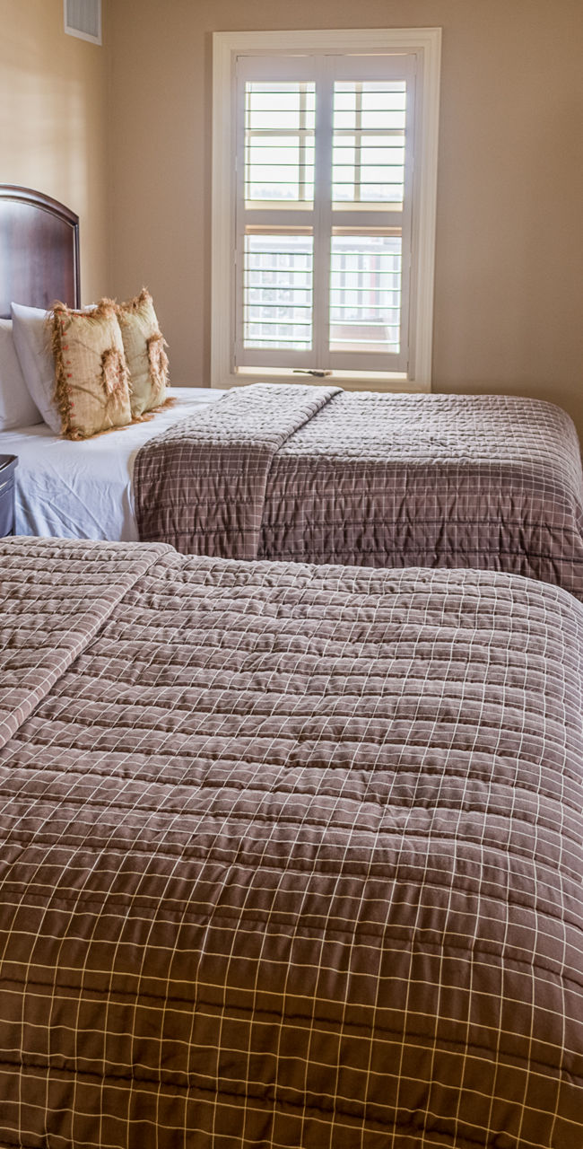 Cozy twin-bed guestroom with warm decor