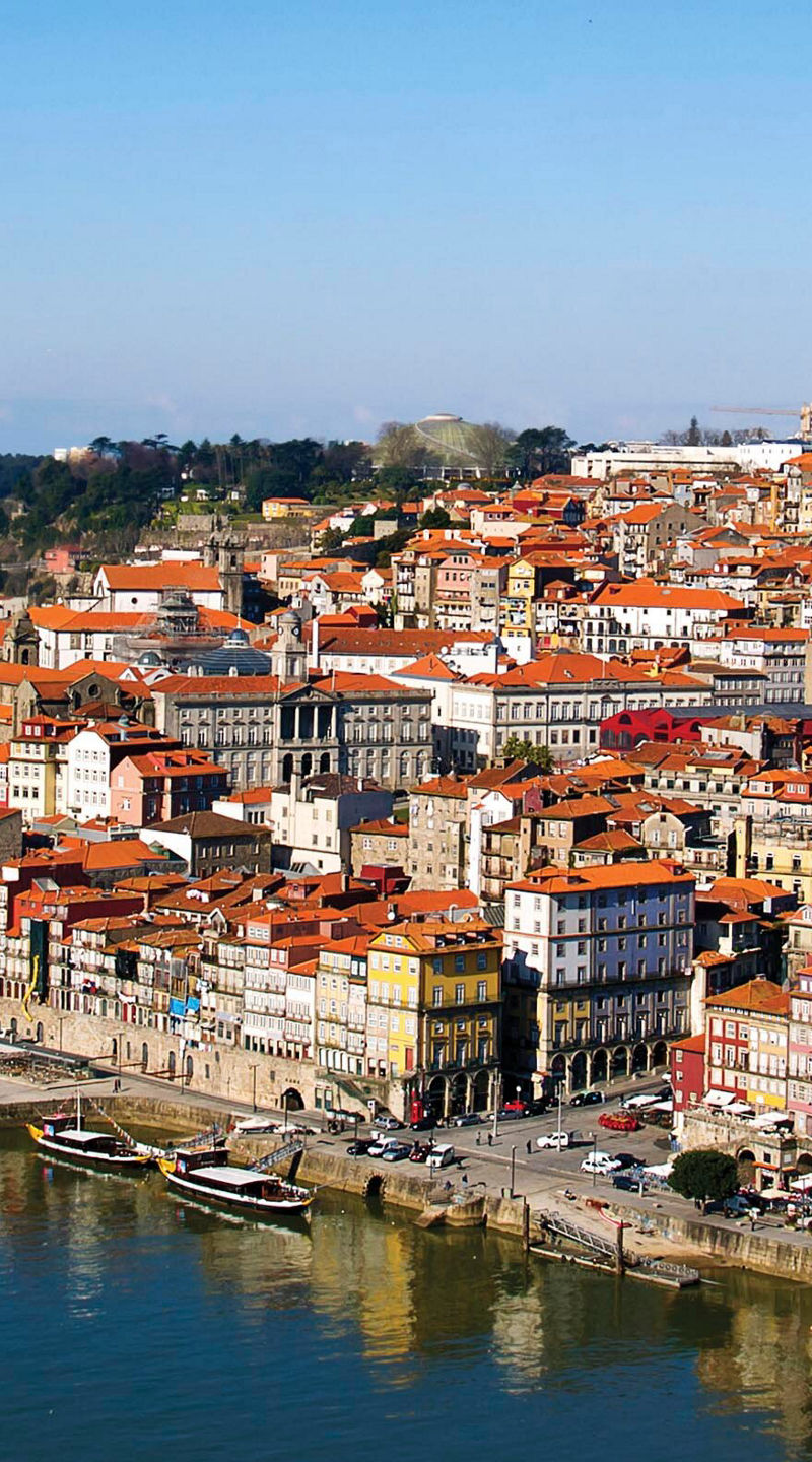 Scenic view of Porto riverside architecture
