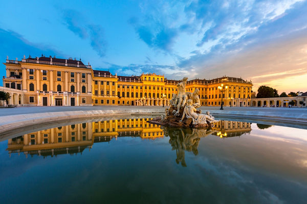 Schonbrunn Palace at sunset with fountain