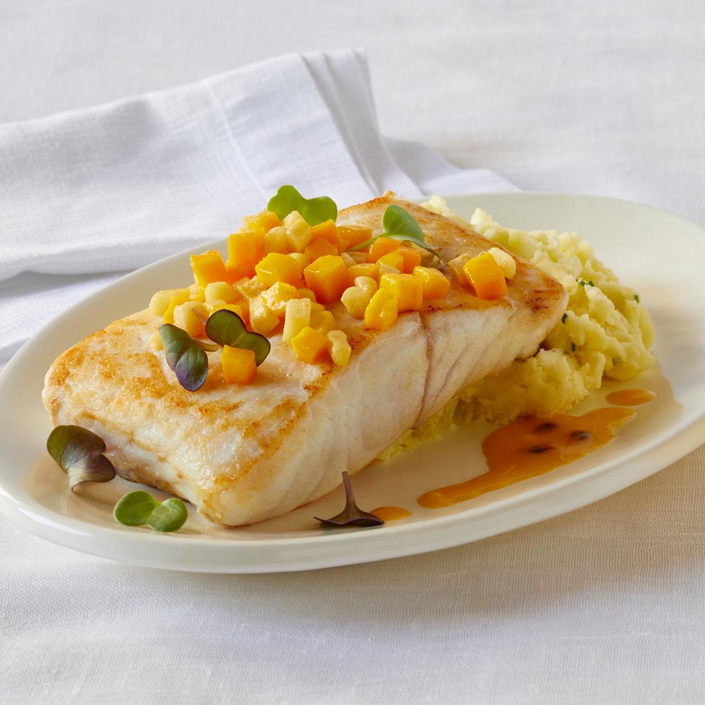 Grilled fish with mashed potatoes and garnish