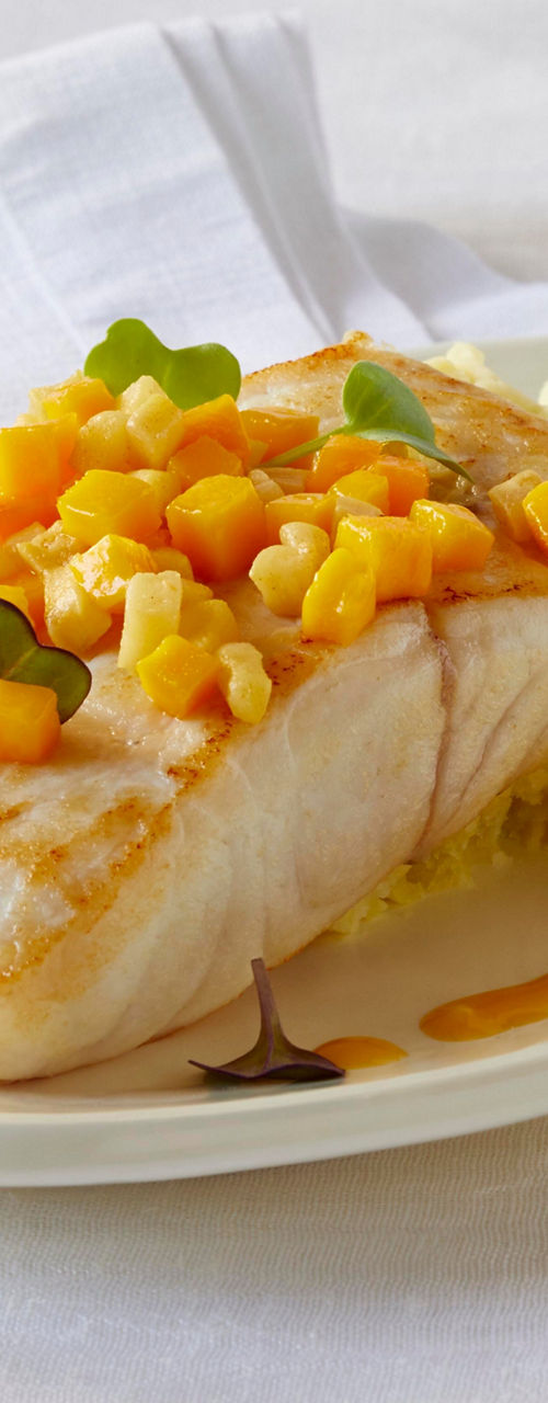 Grilled fish with mashed potatoes and garnish