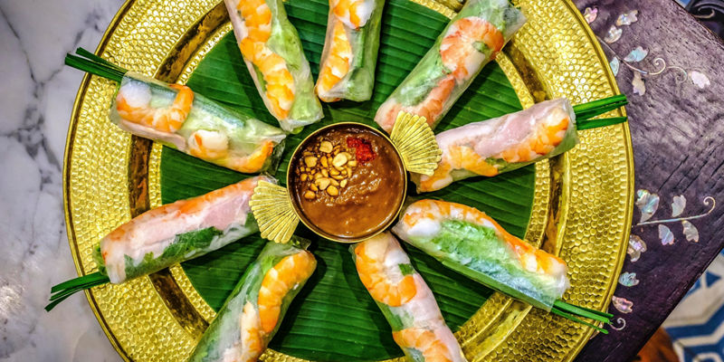 Fresh spring rolls with dipping sauce