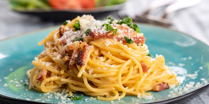 Classic spaghetti carbonara with fresh garnish