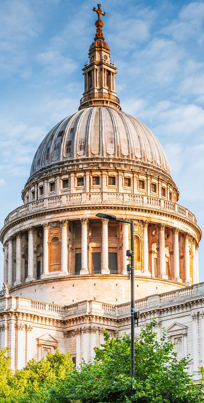 St. Paul's Cathedral under blue sky