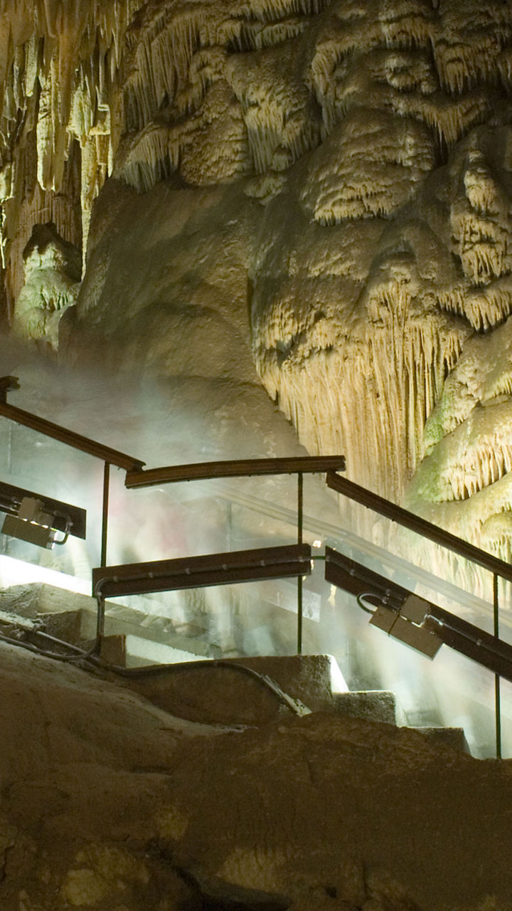 Spectacular Caves & Whitewashed Streets