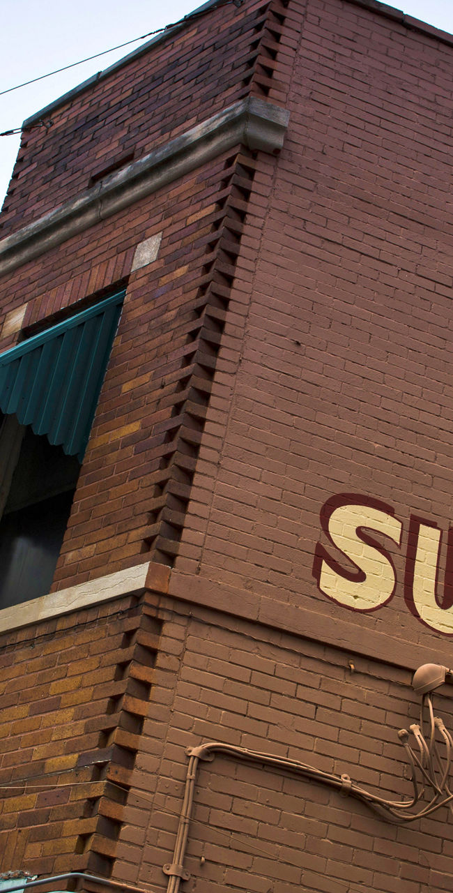 Sun Studio building with guitar sculpture