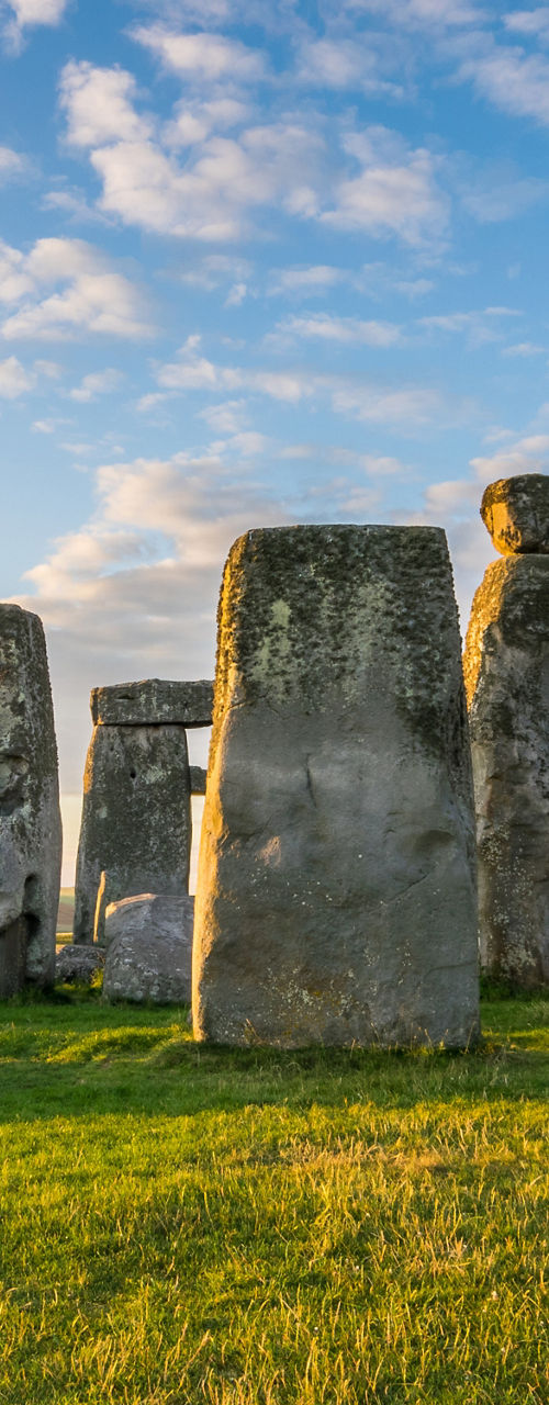 Stonehenge at sunrise with clear skies