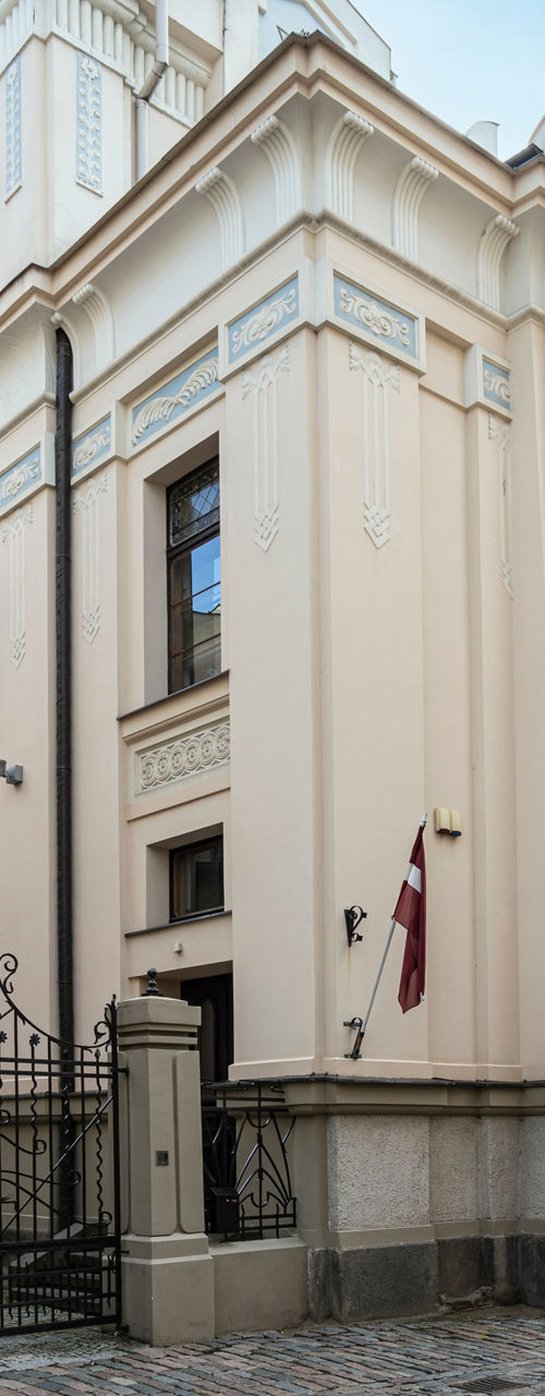 Historic cream-colored building on cobblestone street corner